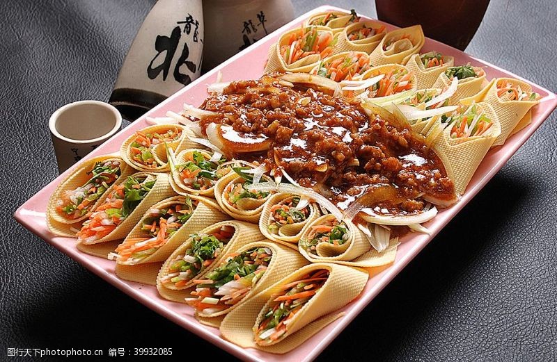 北京炸酱面东北菜肉酱菜卷图片