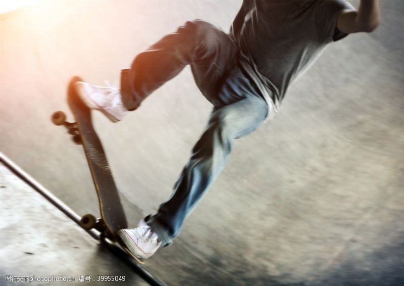 花样轮滑滑板运动图片