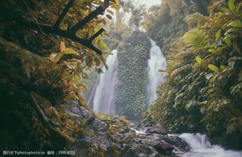 自然风景瀑布图片