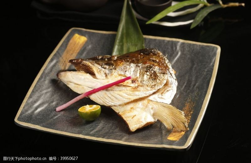 碳烤鱼日式煎三文鱼头图片