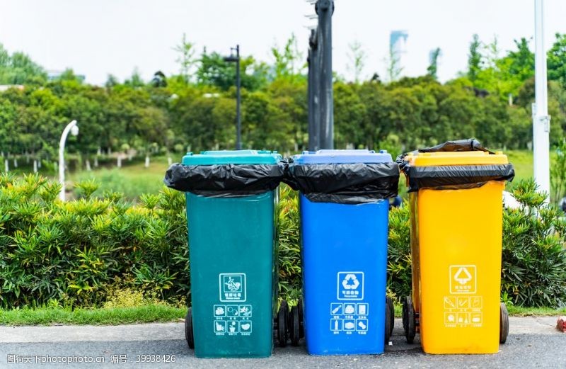 绿色环保小区垃圾桶图片