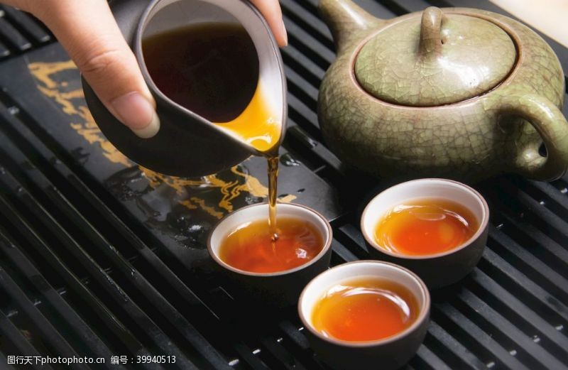 茶叶文化倒茶图片