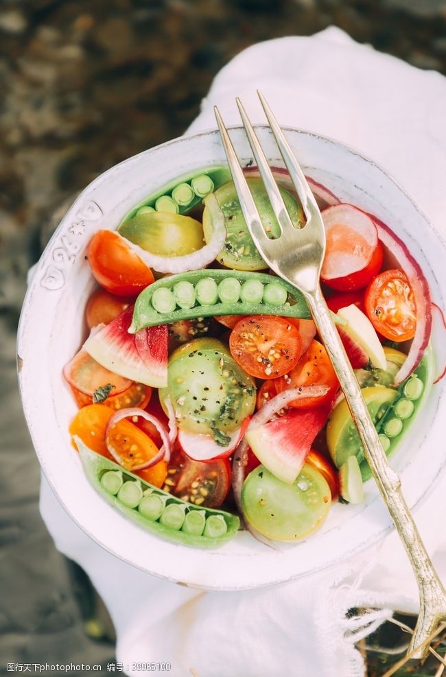 火龙果水果蔬菜沙拉图片