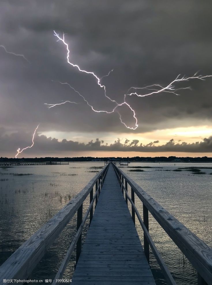 暴雨霹雳图片