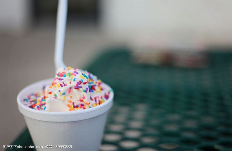 甜筒冰淇淋冰激凌图片