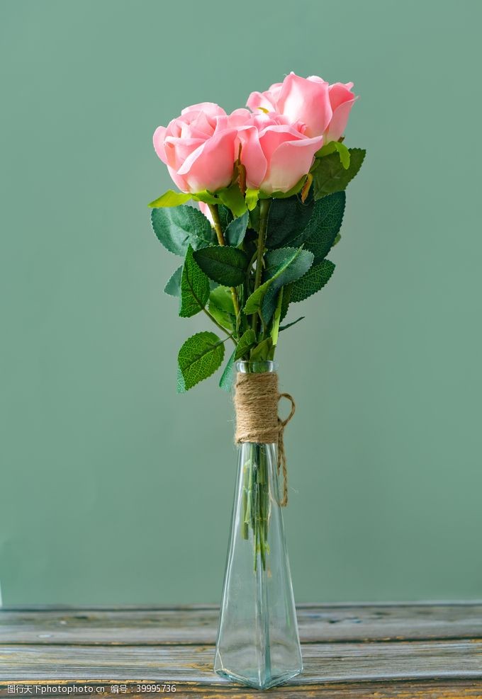 电脑壁纸花瓶里的粉色玫瑰图片