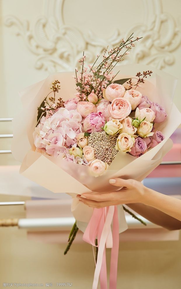 花束装饰浪漫粉色玫瑰花束拍摄图片