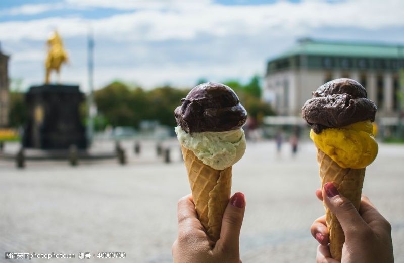 奶油冰淇淋美味的冰激凌图片