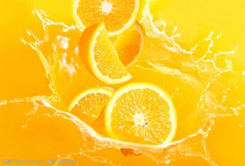 世界美食橙汁中的脐橙图片