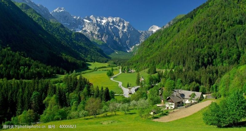 艺术天空绿色的景观山庄图片
