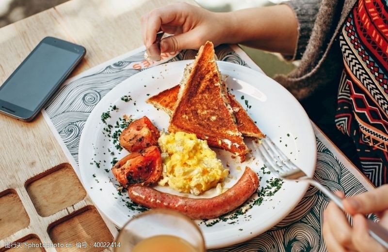 西红柿早餐鸡蛋火腿肠图片