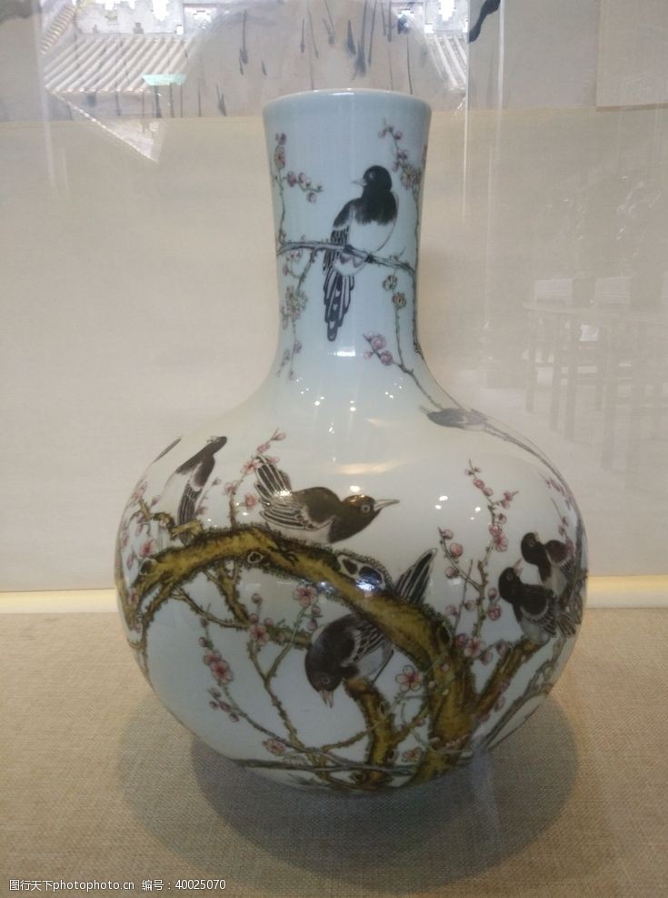 陶瓷餐具花瓶图片
