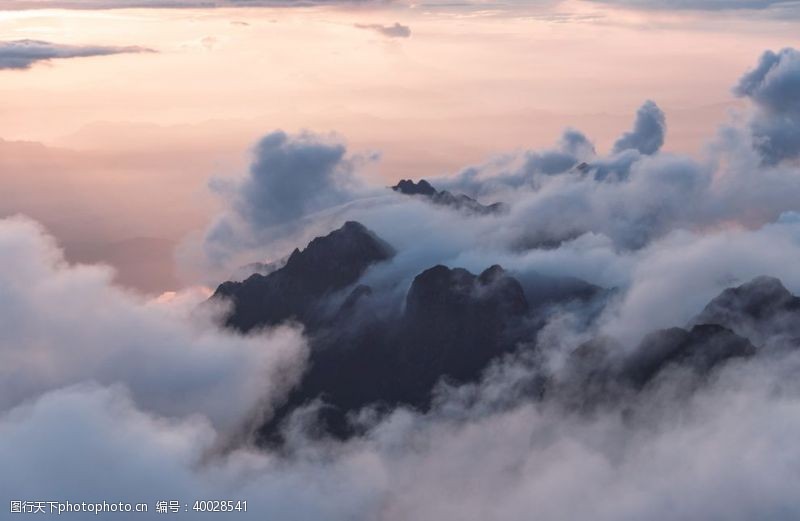 影视素材山覆盖云天线视图山顶图片