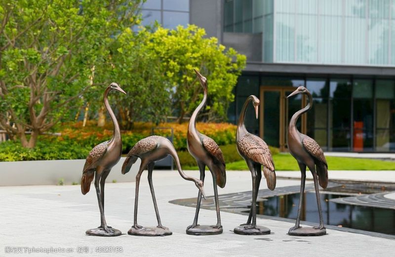 水池园林景观装饰仿铜仙鹤雕塑摆件图片