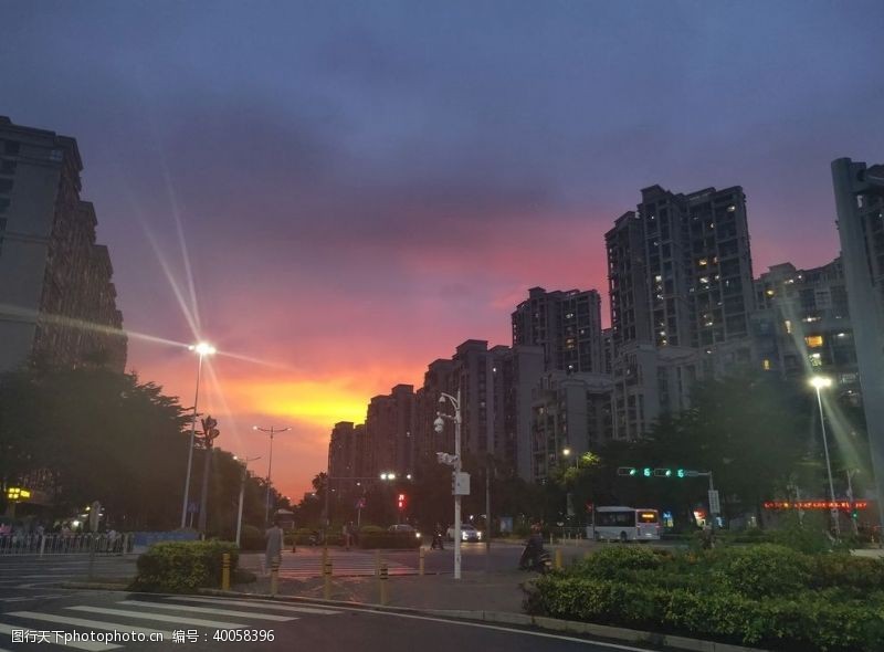 红霞晚霞街景图片