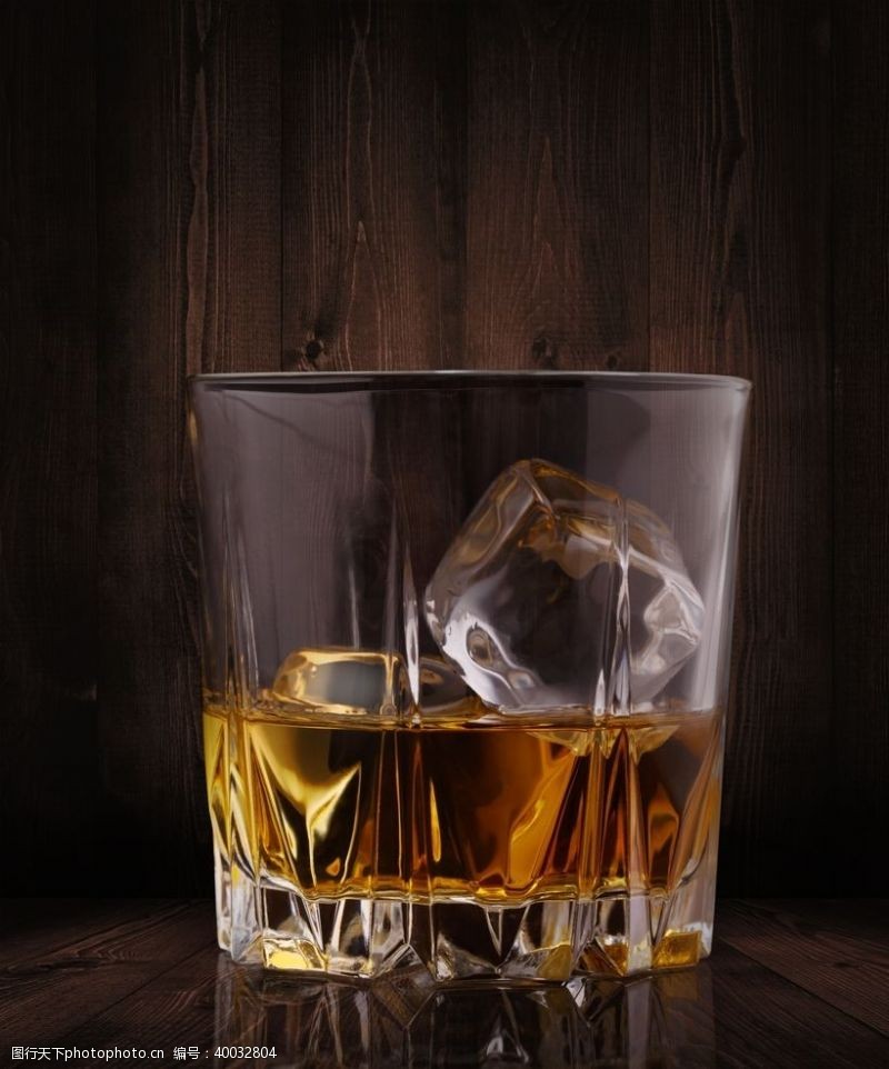 水杯威士忌图片