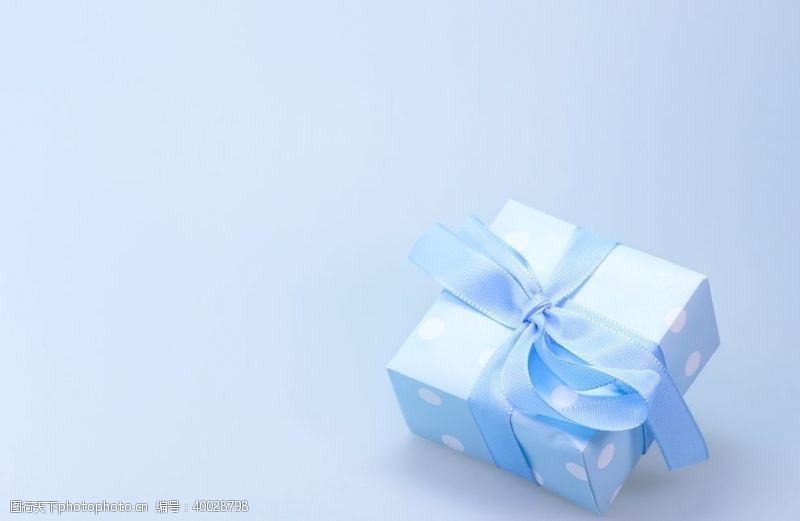 蓝白色圆点礼品盒图片