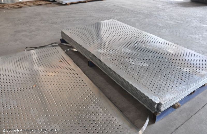 锈铁板不锈钢镀锌钢板冲孔网板图片