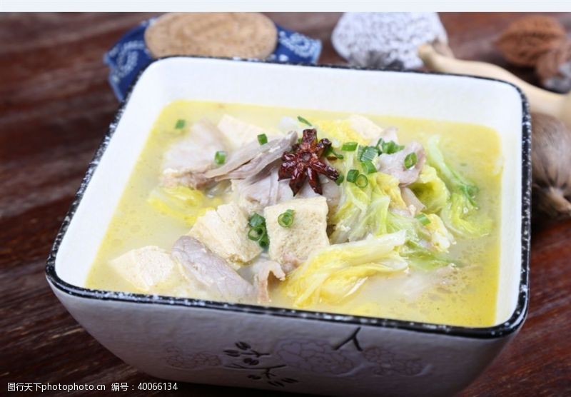 五花肉冻豆腐炖白菜图片