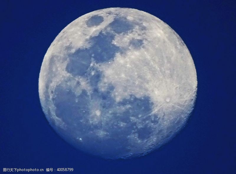 蓝色的忧郁的月亮图片
