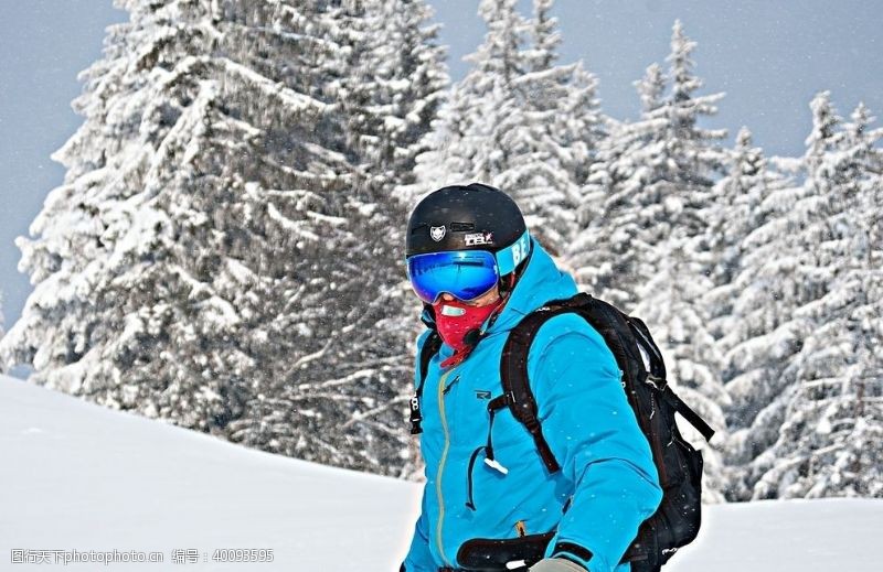 马云滑雪图片