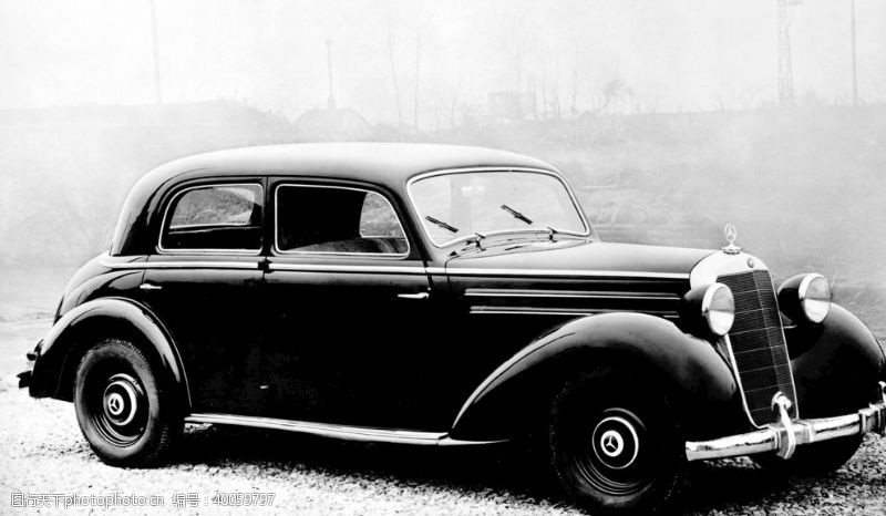 原始的梅赛德斯奔驰第一代E级车图片