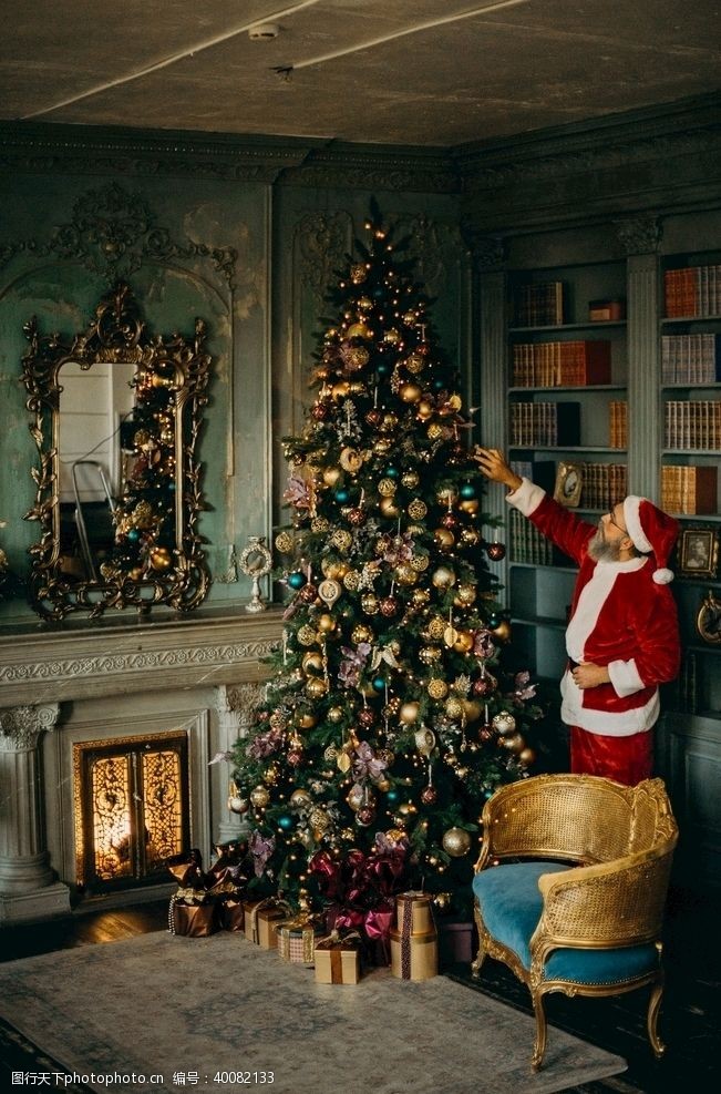 炉子圣诞树和圣诞老人图片