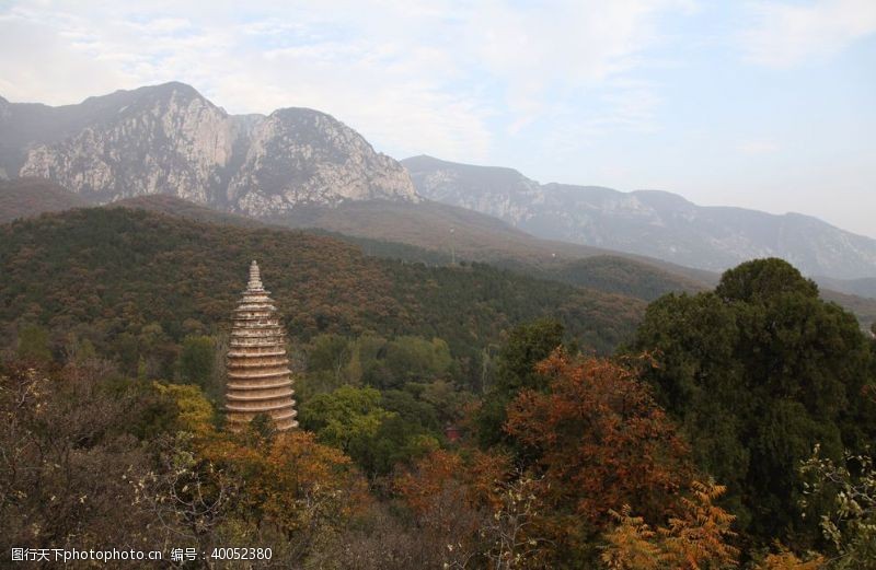 登山嵩岳秋景图片