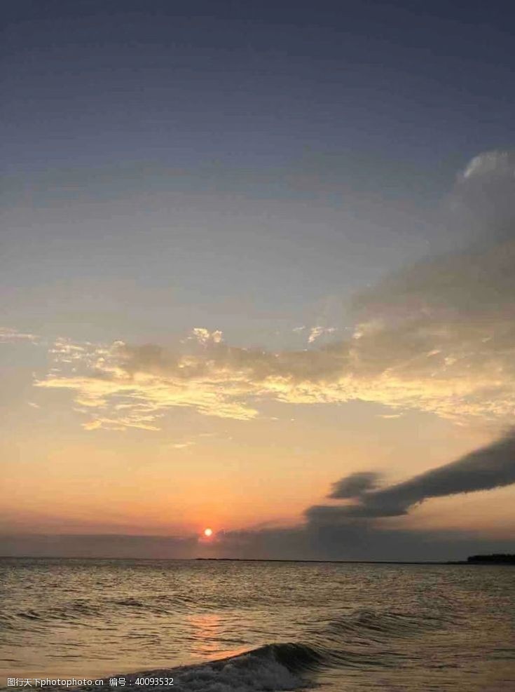 海天一色海上夕阳图片