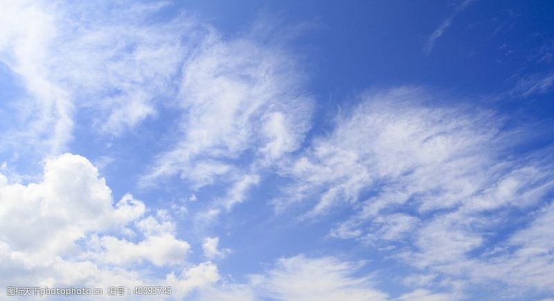 晴朗的蓝天白云图片