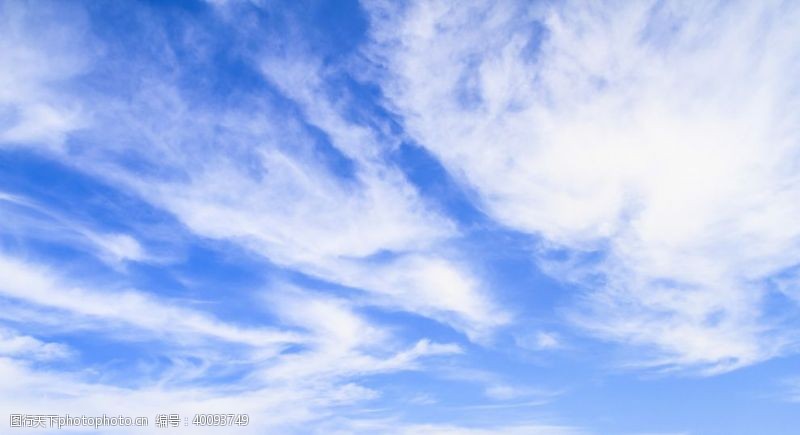 晴朗的蓝天白云图片
