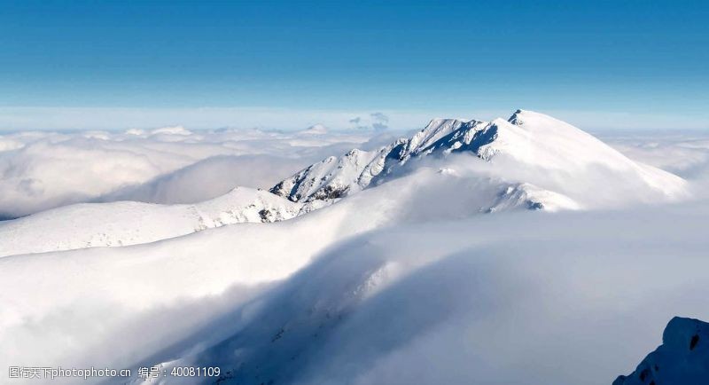 滑雪雪景图片