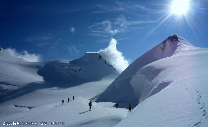 滑雪雪景图片
