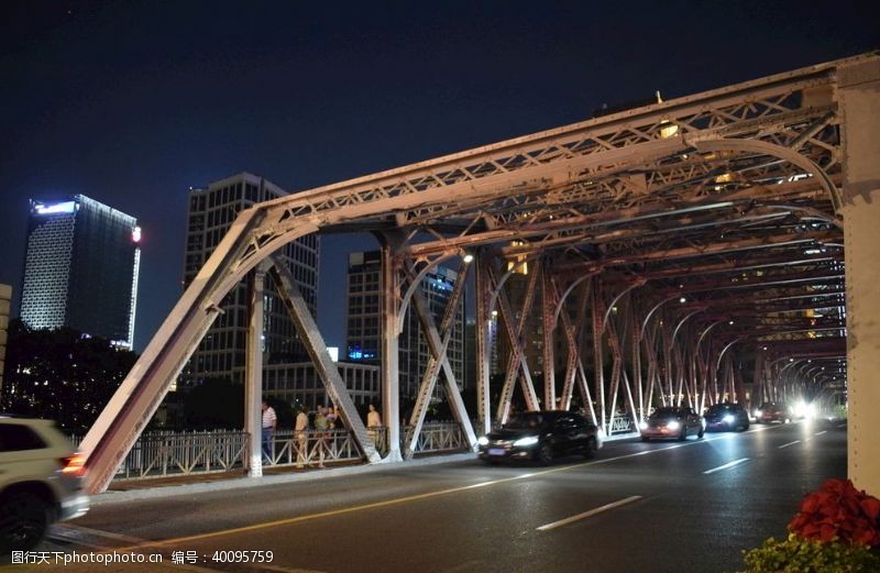 江边白渡桥图片