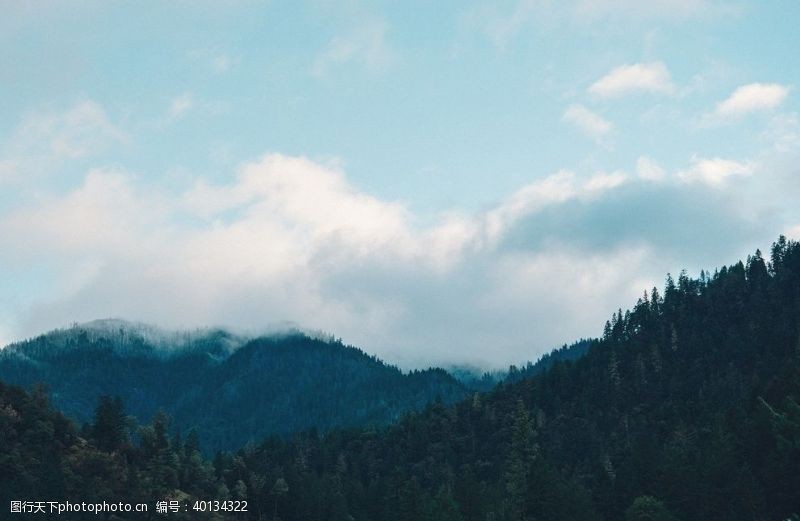 山坡高山白云图片