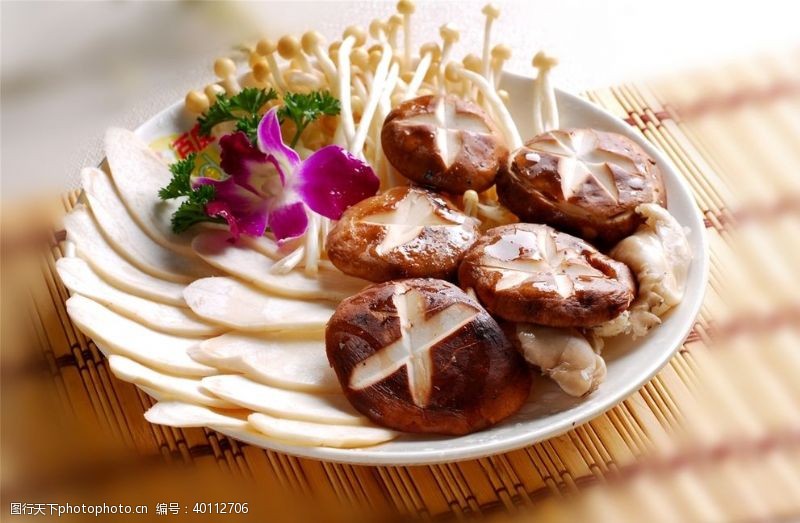 盘子火锅菌类配菜图片