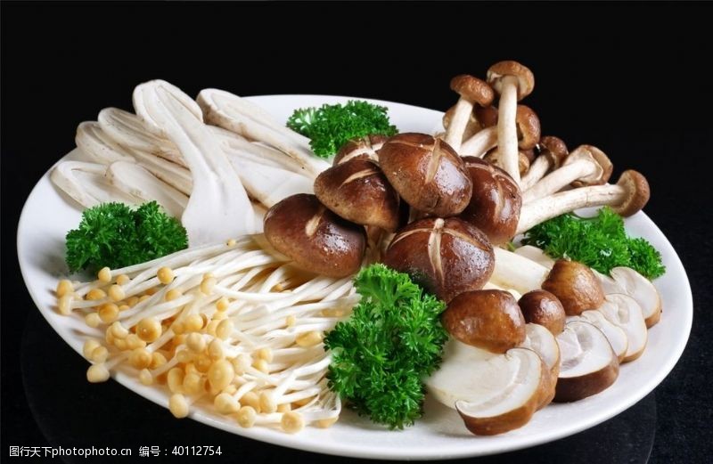 盘子火锅菌类配菜图片