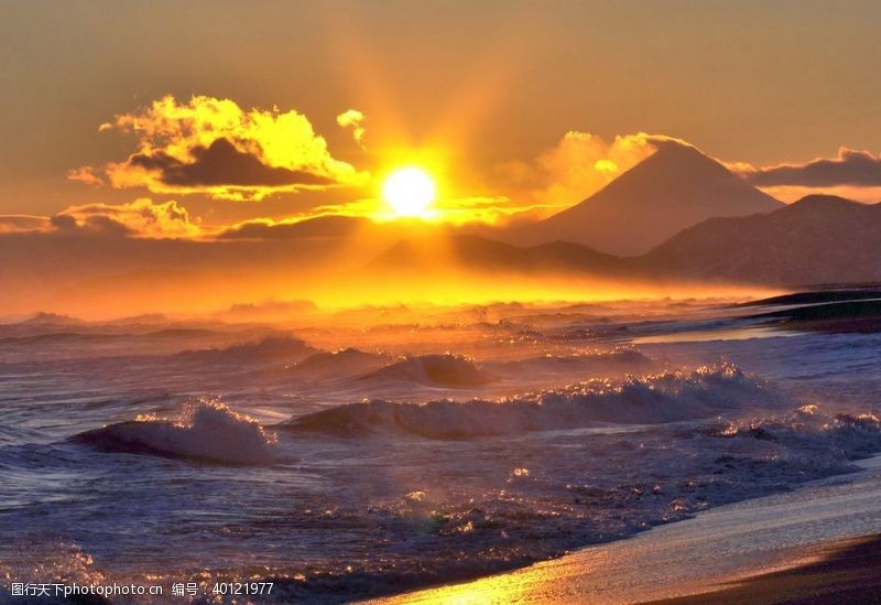 山火夕阳图片