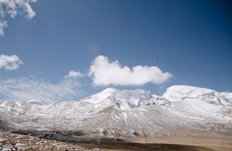 大草原雪山图片