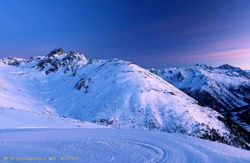 黄昏美景雪山图片