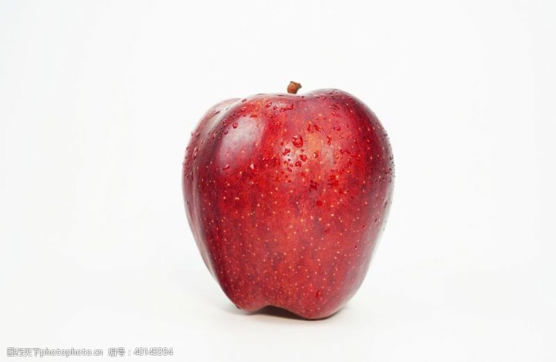 红色背景白色底板上的红色苹果拍摄素材图片