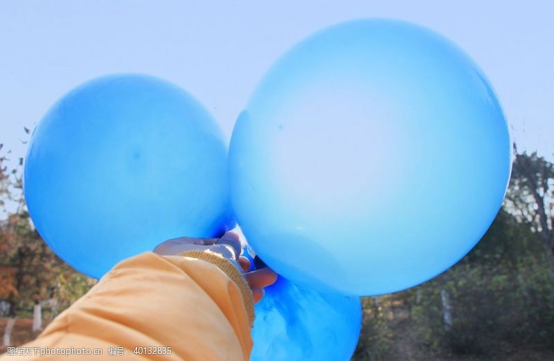 公园景观蓝色气球图片