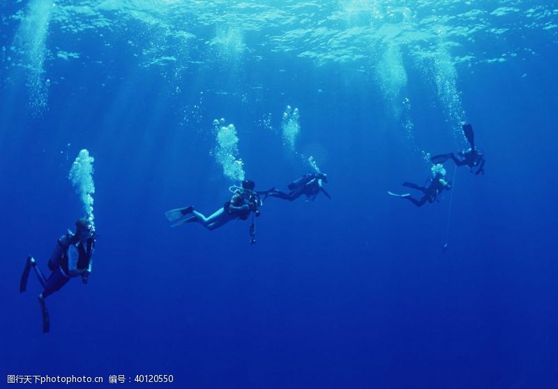 体育竞技深海潜水图片