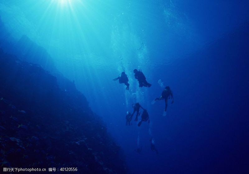体育竞技深海潜水图片