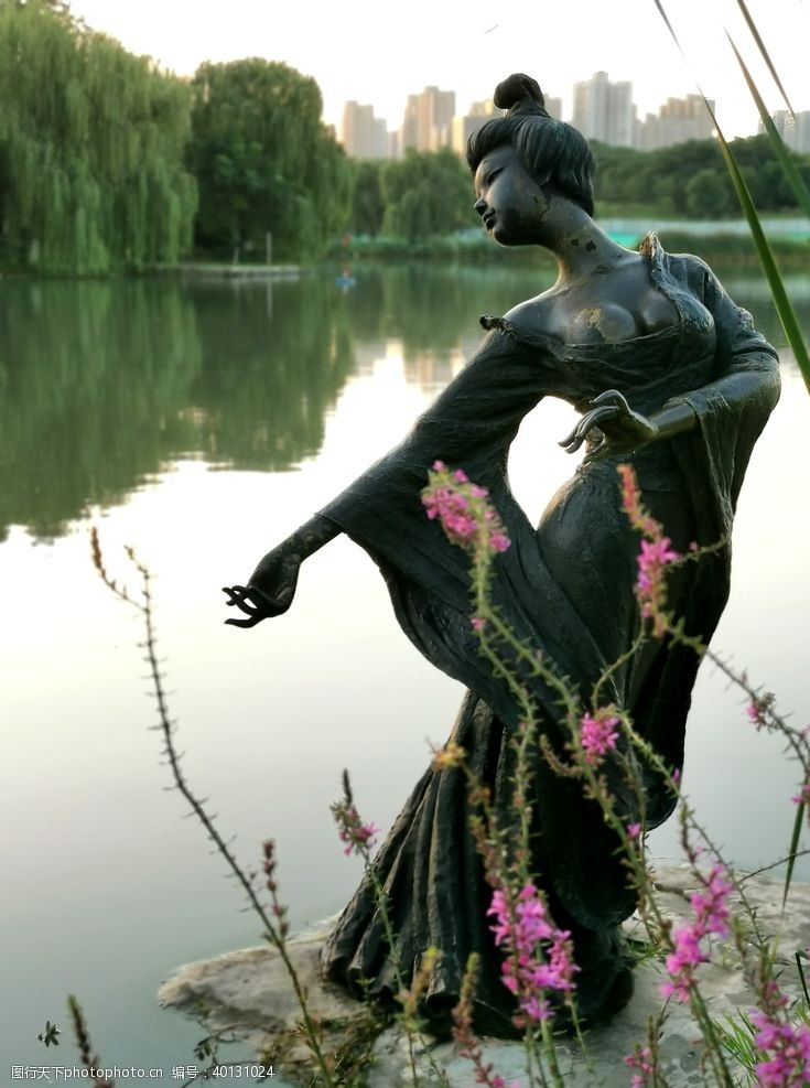 池塘太液池雕塑图片