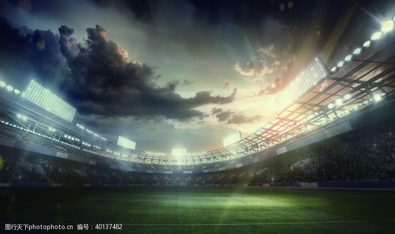 足球设计夕阳余晖下的足球场墙纸装饰背景图片