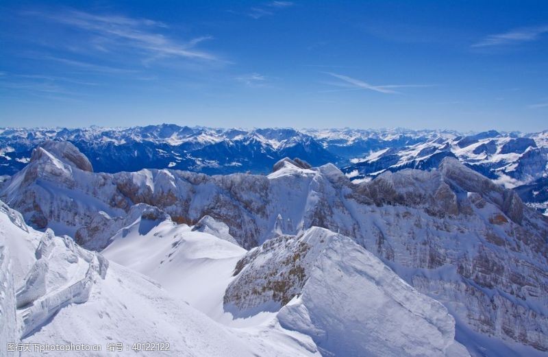 海岸线雪山图片