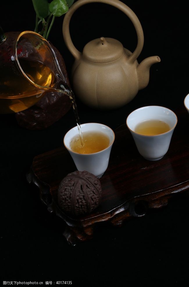 茶色茶艺茶汤图片