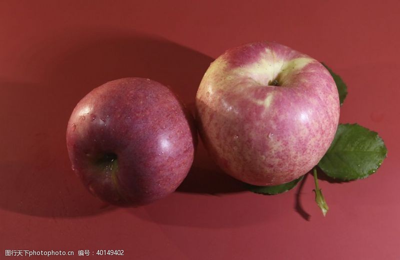 水果大世界红色底板上的苹果高清大图图片