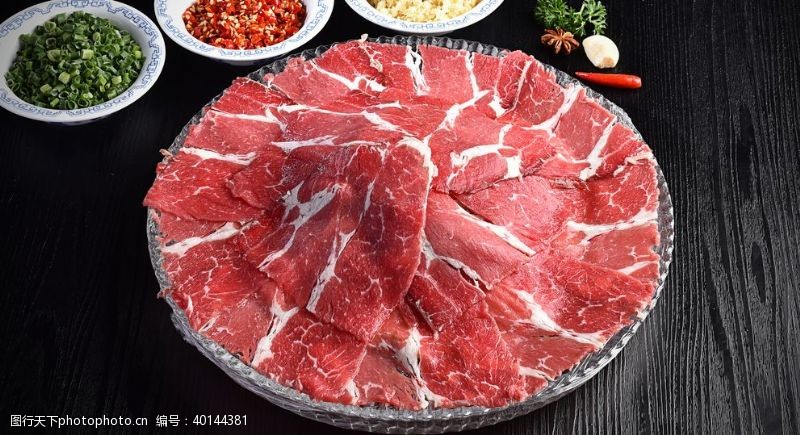 家庭菜火锅配菜牛肉图片